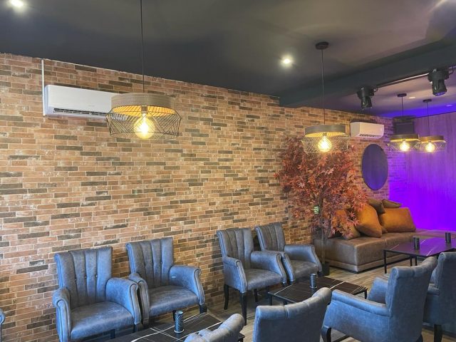 Vue du restaurant équipé d’une climatisation bi-split à Strasbourg par Stratherm