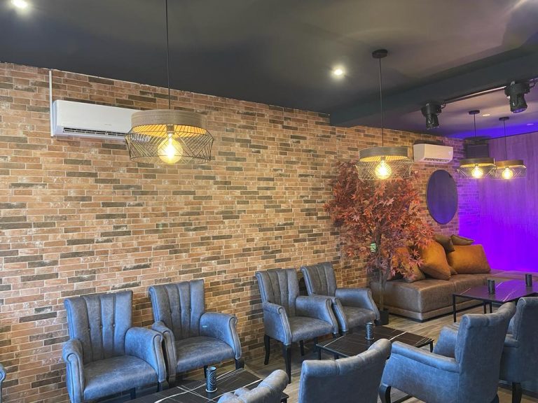 Vue du restaurant &eacute;quip&eacute; d&rsquo;une climatisation bi-split &agrave; Strasbourg par Stratherm