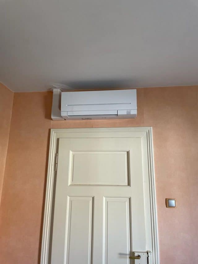 Unité intérieure de climatisation tri-split installée à Schiltigheim par Stratherm