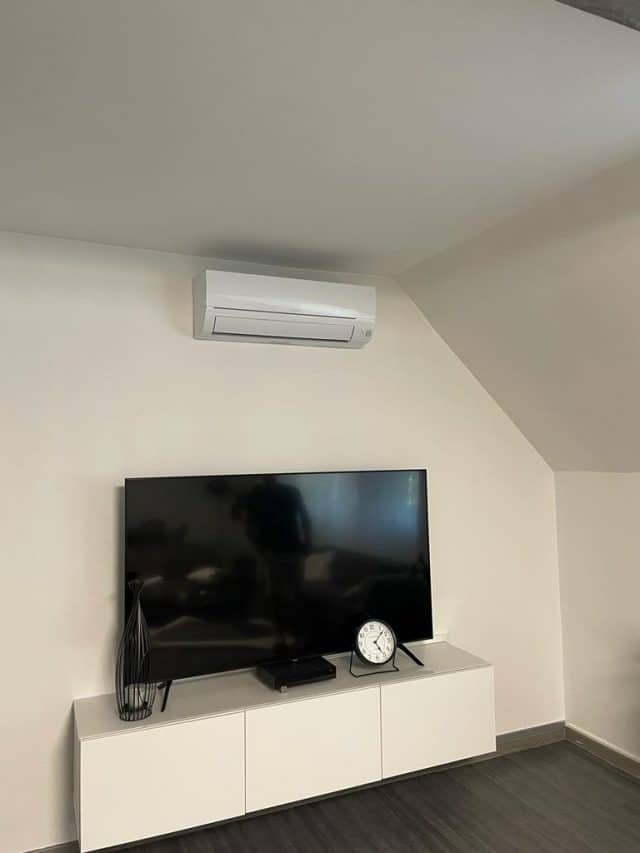 Unité intérieure de climatisation mono-split installée dans un appartement au Neudorf à Strasbourg par Stratherm