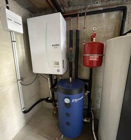 Local technique avec pompe à chaleur Air/Eau installée à Ostwald par Stratherm