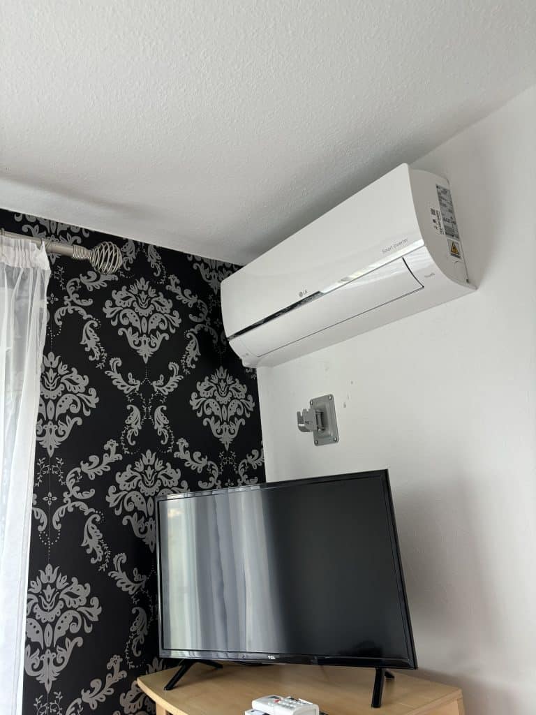 D&eacute;tail d&rsquo;installation d&rsquo;une climatisation r&eacute;versible &agrave; Lorquin