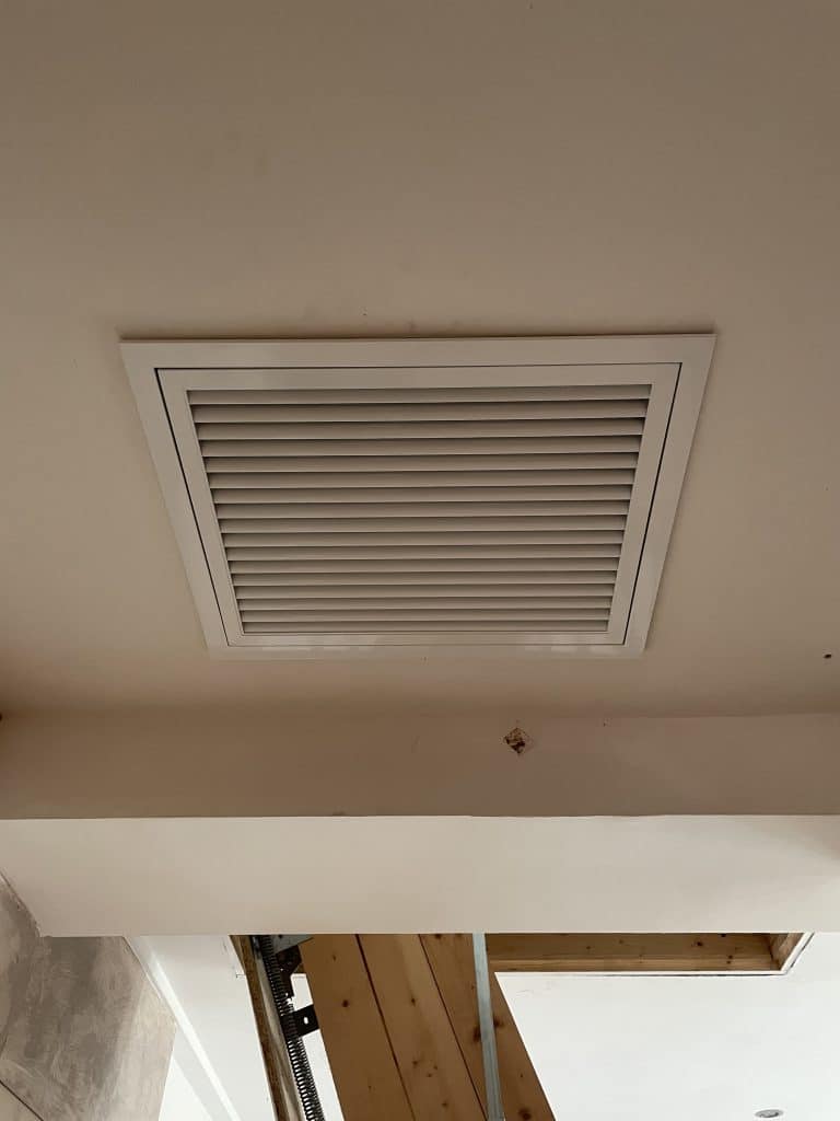 Finition int&eacute;rieure d&rsquo;une climatisation gainable &agrave; Zillisheim