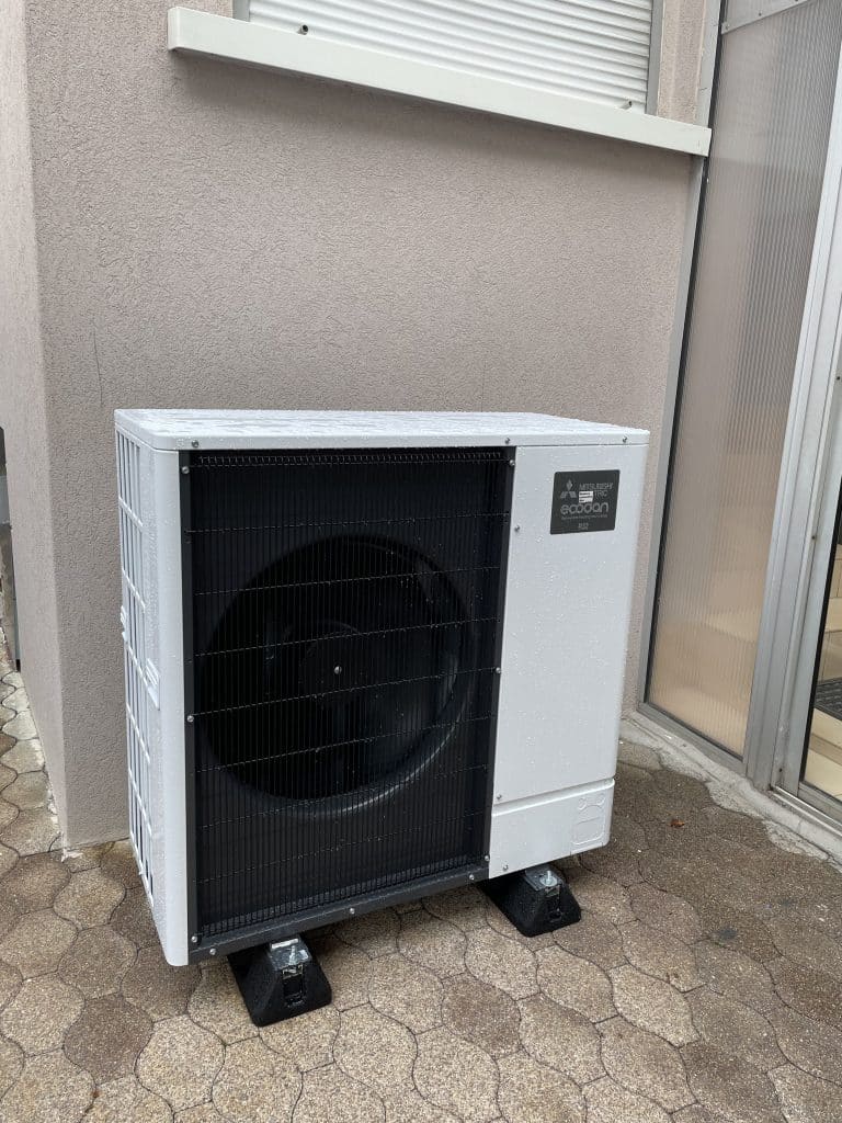 Unit&eacute; ext&eacute;rieure de pompe &agrave; chaleur Air/Eau install&eacute;e &agrave; Gambsheim
