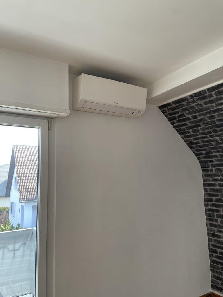 Finition int&eacute;rieure d&rsquo;une climatisation bi-split &agrave; Ittenheim