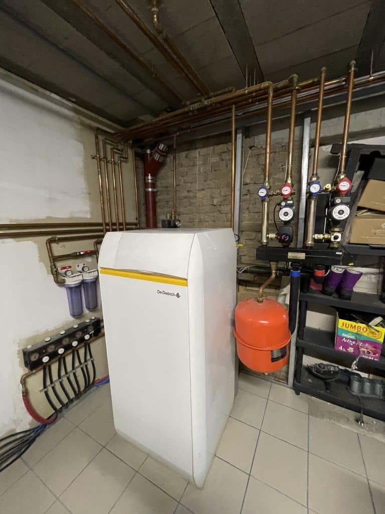 Installation int&eacute;rieure d&rsquo;une pompe &agrave; chaleur Air/Eau &agrave; Wolfisheim par Stratherm
