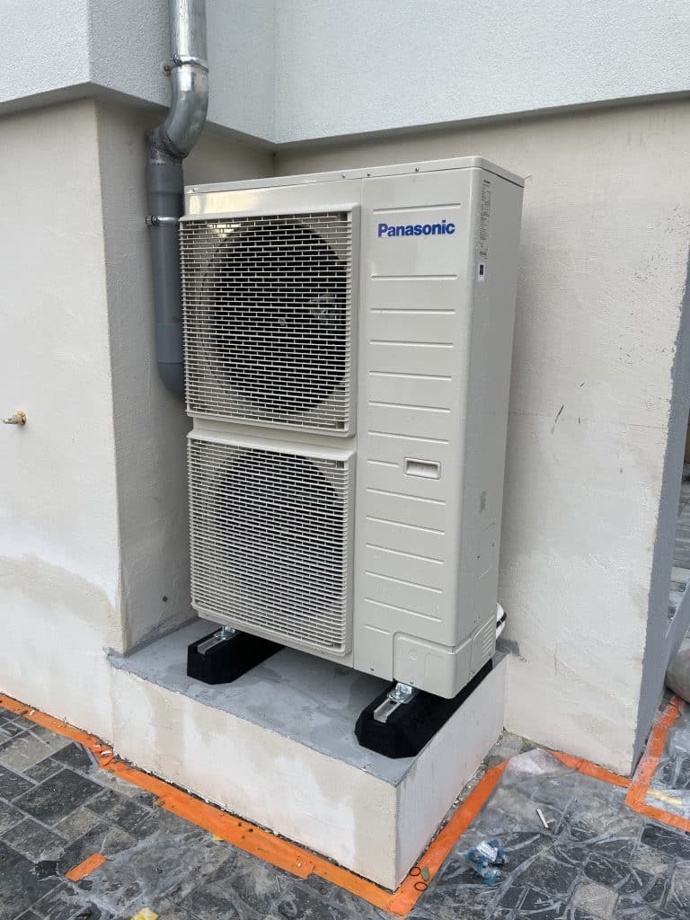 Unit&eacute; ext&eacute;rieure de pompe &agrave; chaleur Air/Eau install&eacute;e &agrave; Brumath