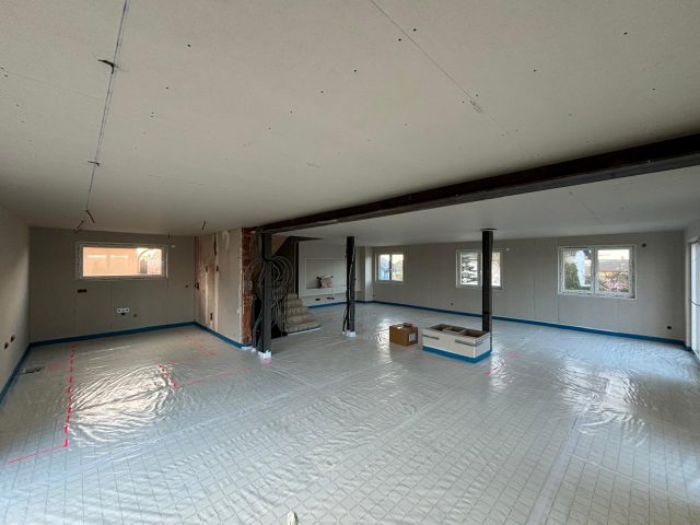 Réseau de tubes pour plancher chauffant dans une maison à Pfettisheim