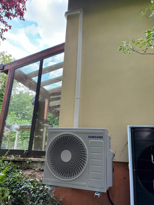 Unité extérieure d’un multi-split Samsung Wind Free installée par Stratherm