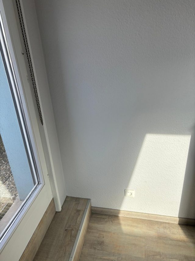 Finition intérieure après installation d’une console basse à Strasbourg